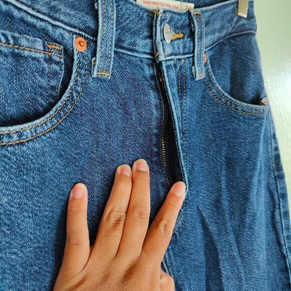 Levi's Red Tab High Waisted Mom Jeans - Picture 5 of 7